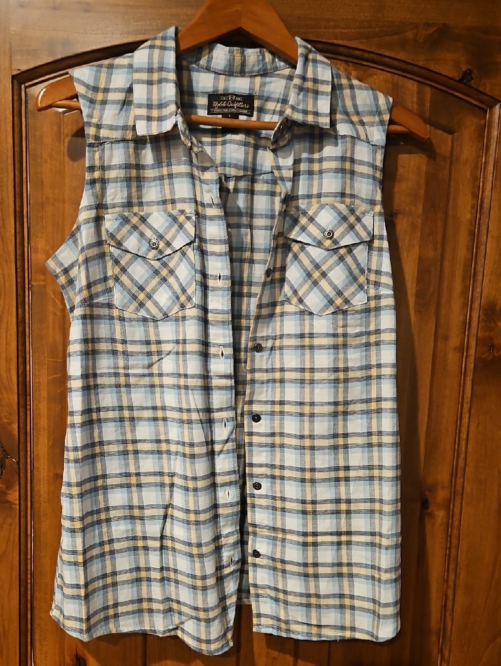 Noble Outfitters Sleeveless Plaid Button-Front Shirt - Blue & Cream